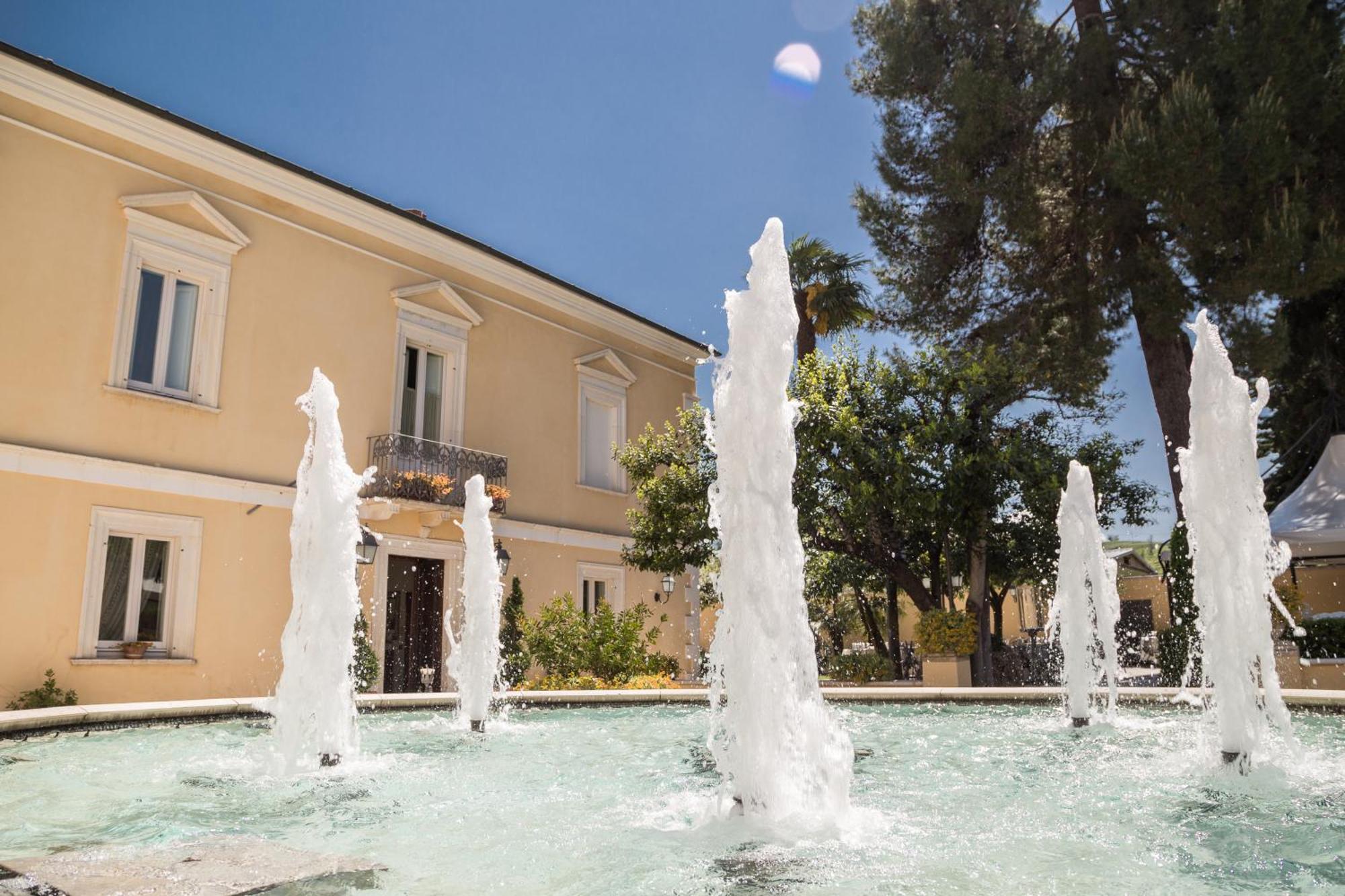 Regis Resort & Wellness Turrivalignani Esterno foto