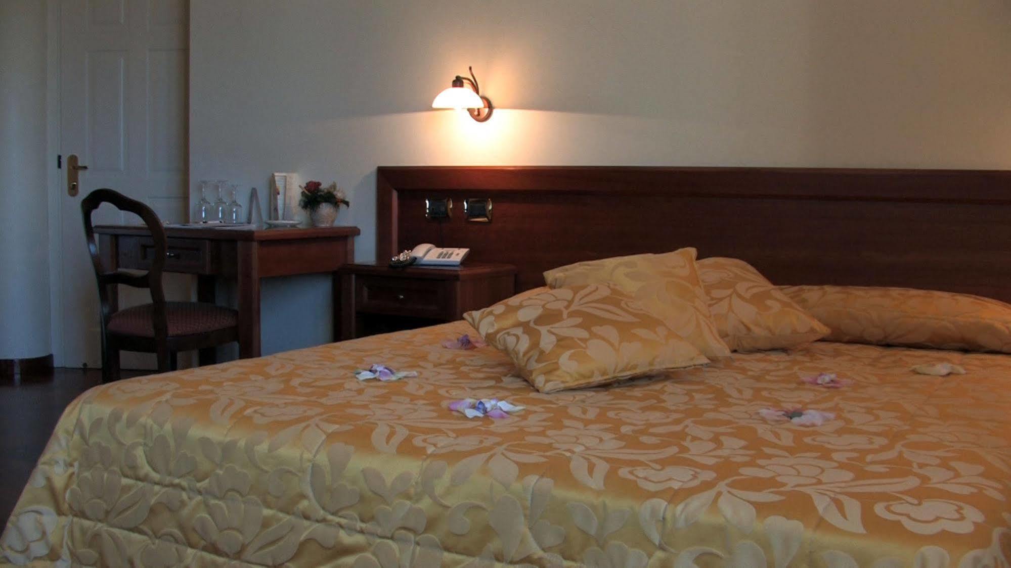 Regis Resort & Wellness Turrivalignani Esterno foto
